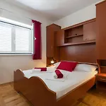 Casa de hóspedes Sanela 3*