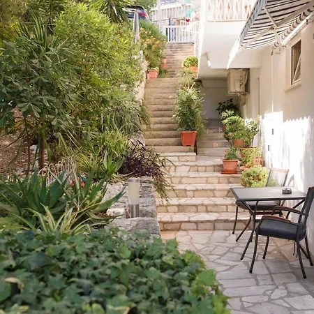 Pensionat Sanela Pomena