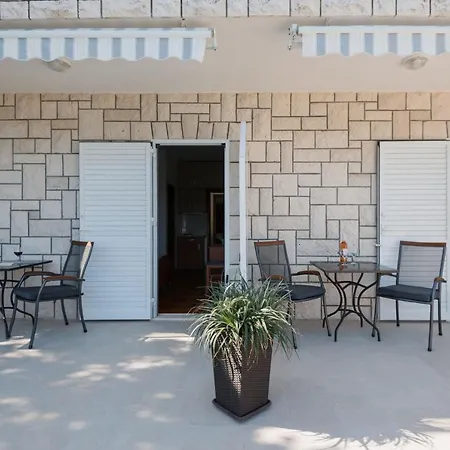 Sanela Pensionat Pomena