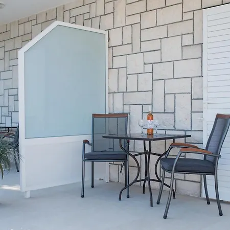 Sanela Casa de hóspedes Pomena